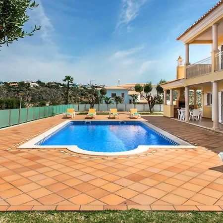 Oliveiras Amazing Location Walk To Marina Restaurants Holiday home