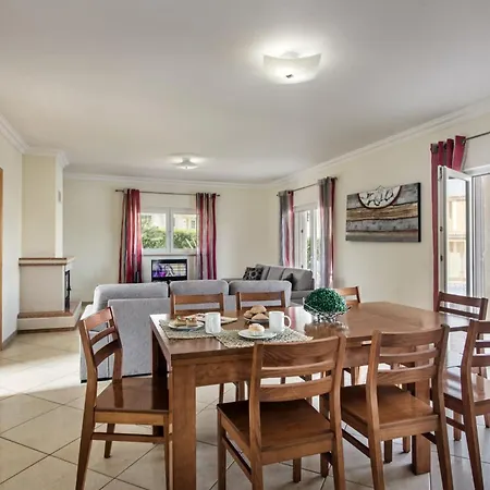 Oliveiras Amazing Location Walk To Marina Restaurants Holiday home