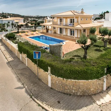 Oliveiras Amazing Location Walk To Marina Restaurants Holiday home