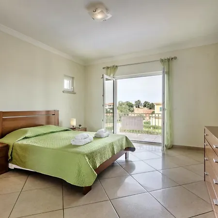 Oliveiras Amazing Location Walk To Marina Restaurants Holiday home *
