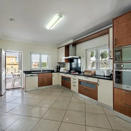 Oliveiras Amazing Location Walk To Marina Restaurants