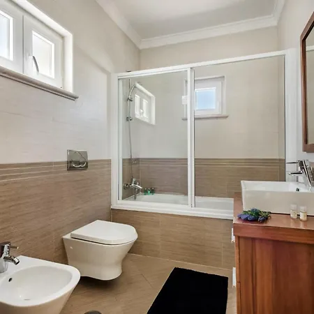 Oliveiras Amazing Location Walk To Marina Restaurants Вилла