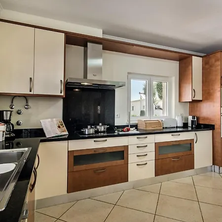 Oliveiras Amazing Location Walk To Marina Restaurants Вилла