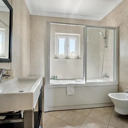 Oliveiras Amazing Location Walk To Marina Restaurants Villa Albufeira